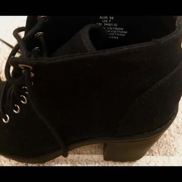 black lace up ankle boots / heeled combat booties - Picture 9 of 9